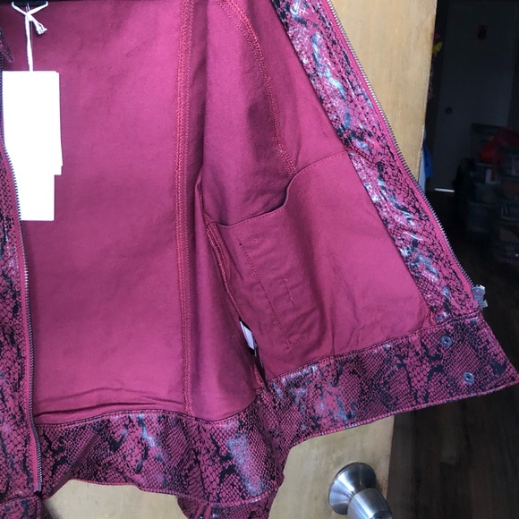 Anthropologie sanctuary Crimson Snakeskin Moto Jacket Sz Medium Gunmetal Zippers - Picture 11 of 16